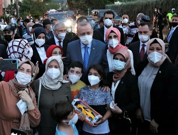 Başkan Recep Tayyip Erdoğan'a Sakarya'da sevgi seli: "Bir şarkısın sen ömür boyu sürecek"-6