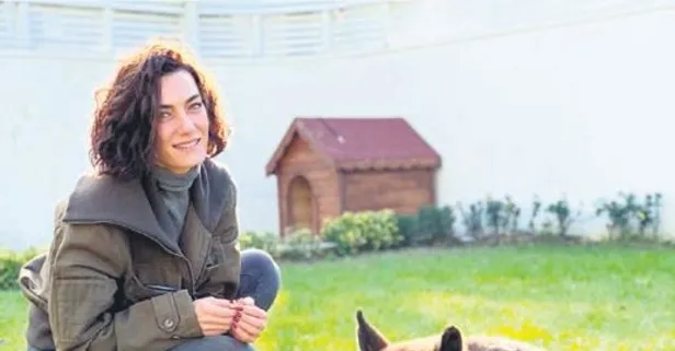 Hande Subaşı  "Kızım" dediği köpeğiyle poz verdi