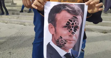 SON DAKİKA: Müslümanlar İslama saldıran Macrona karşı birleşti! Fransız mallarına dev boykot