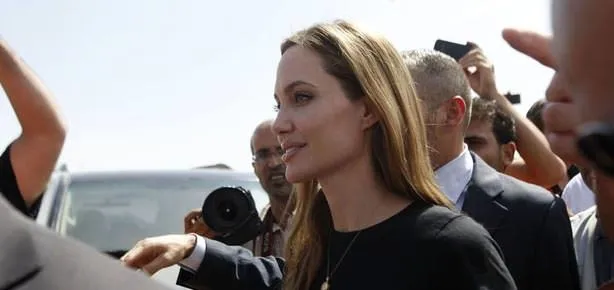 Angelina’dan Suriye’ye protez’to