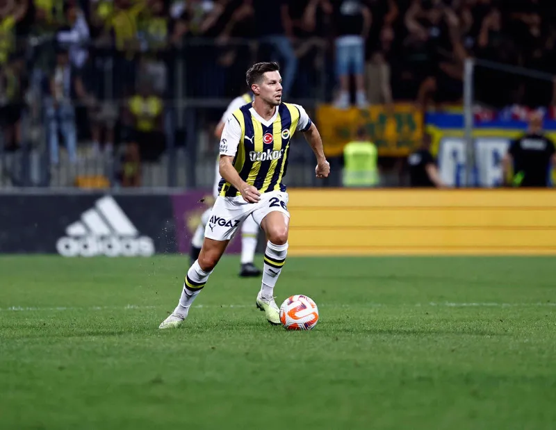 Fenerbahçe'de beklenen oluyor! 3 isim yolcu - 11