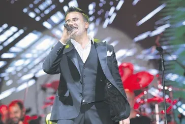 15 yıl sonra sahnede