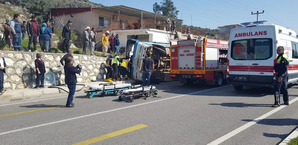 Mersin'de tarım işçilerini taşıyan otobüs devrildi: 4 ölü, 26 yaralı-2