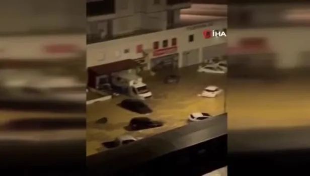 Antalya'da sel! Kumluca ve Finike'de okullar tatil edildi