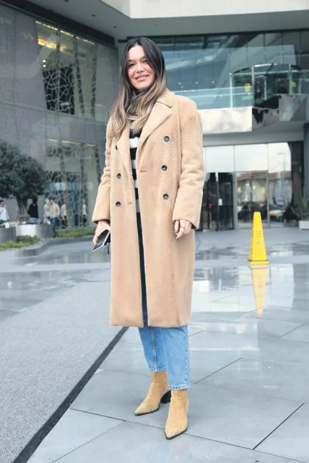 sevgilisi-bugrahan-tuncerle-ayrilik-haberleri-cikan-eda-eceden-sasirtan-cevap-sinirlenince-1645298598582.jpeg Sevgilisi Buğrahan Tuncer'le ayrılık haberleri çıkan Eda Ece'den şaşırtan cevap! Sinirlenince...-3