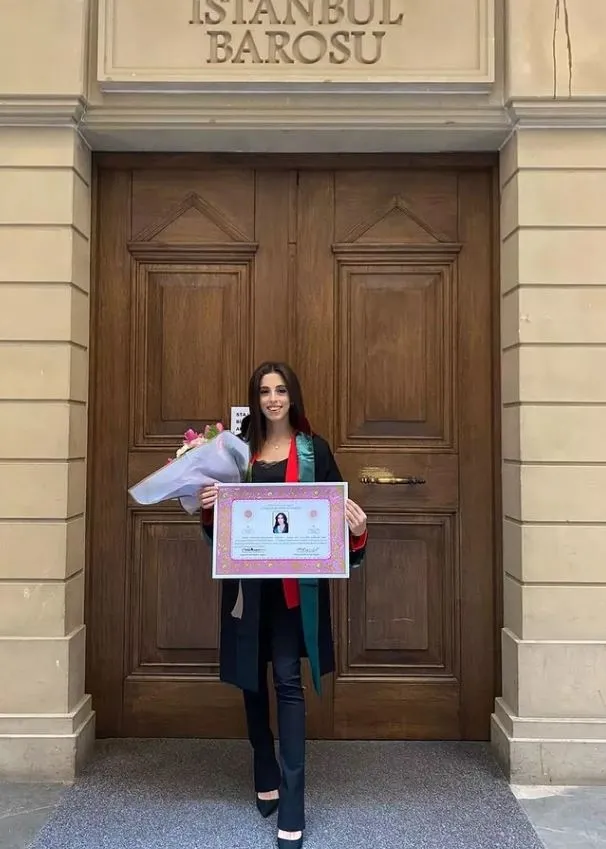 Esra Erol'daki dişli avukat Hülya Kuran'ın eşi oğlu kızı maaile hukukçu! Meğer oğlu da atv Esra Erol'daymış kimmiş bir bakın-10