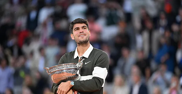 Roland Garros'ta şampiyon muhteşem geri dönüşle Carlos Alcaraz