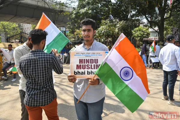 SON DAKİKA: Hindistan'ın 28 Şubat'ı! Başörtüsü yasaklarına karşı eylemler sürüyor: Bıçak taşıyan 2 kişi gözaltına alındı - 4