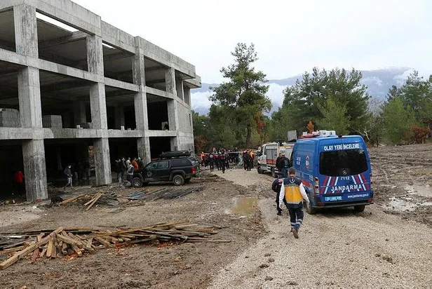 Denizli'de yürek yakan olay! Foseptikteki suyun tahliyesi sırasında pompanın egzozundan zehirlenen 8 işçiden 3'ü öldü-4