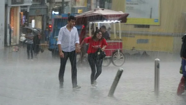 Meteoroloji'den İstanbul, Marmara ve Trakya'da kuvvetli yağış uyarısı-1