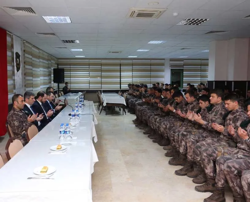 Gölbaşı şehitleri için dua etti