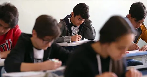Lisede sınıf tekrarı geri geldi: Ders şartı belli oldu!