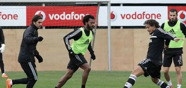 3 futbolcu ceza sınırında