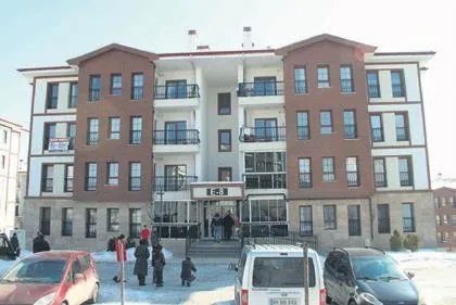 toki-sapasaglam-devlet-yapti-sivasi-bile-catlamadi-1676158290255.jpeg TOKİ sapasağlam! Devlet yaptı, sıvası bile çatlamadı...-3