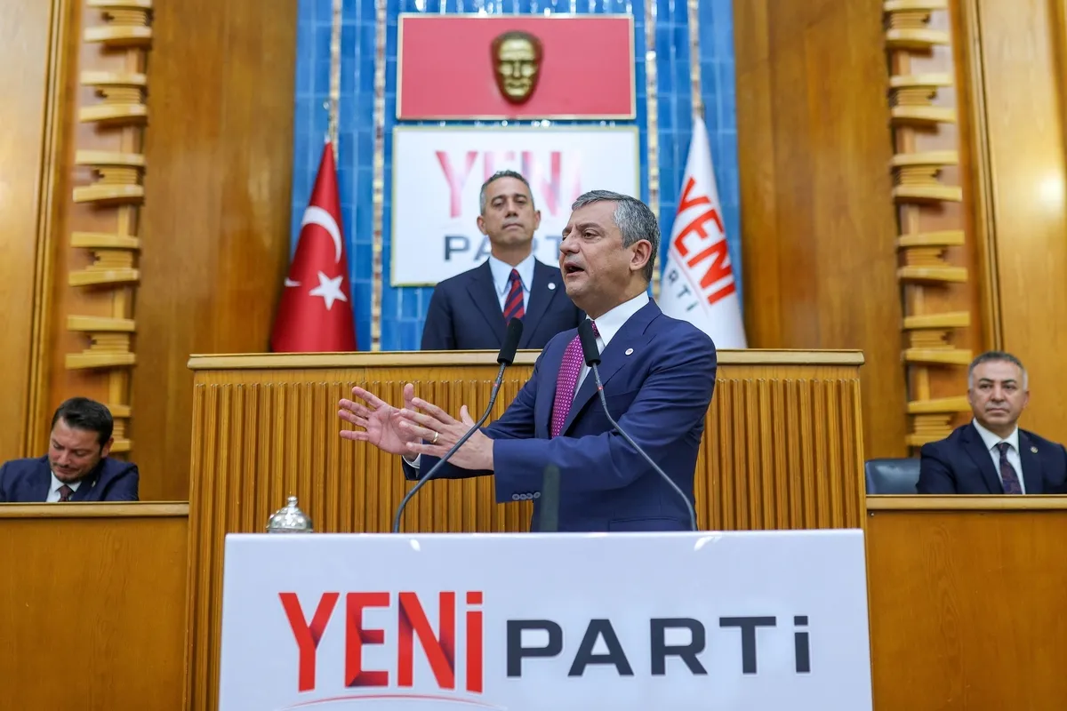 ozgur-ozelden-bol-parcala-plani-chpli-baskanlara-istifa-cagrisi-mansur-yavas-vahap-secer-cemil-tugay-ne-yapaca-1785850575153.jpeg Özgür Özel'den "Böl-parçala" planı: CHP'li başkanlara "istifa" çağrısı... Esas karın ağrısı Mansur Yavaş, Vahap Seçer, Cemil Tugay!-4