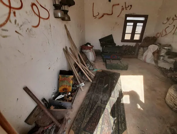 Tel Abyad'da teröristlere ait ele geçirilen binalardaki işaretler dikkat çekti-5