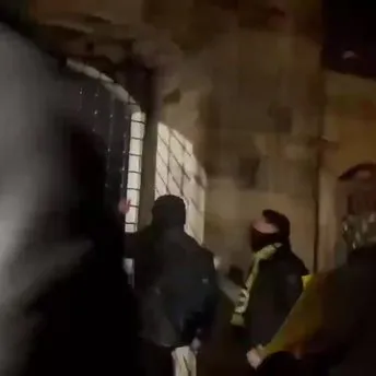 Vandallardan polise ağır küfürler!