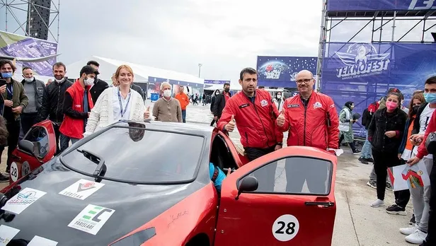 Selçuk Bayraktar'dan gençlere TEKNOFEST 2022 mesajı: Yarışma duyurularına çok yakın zamanda çıkacağız-4