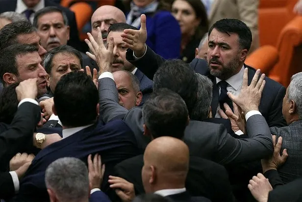 gazi-meclisi-kirleten-ahlaksiz-provokasyon-kinama-cezasi-alan-chpli-atila-sertelden-ak-partililere-galiz-kufur-1670280145593.jpeg