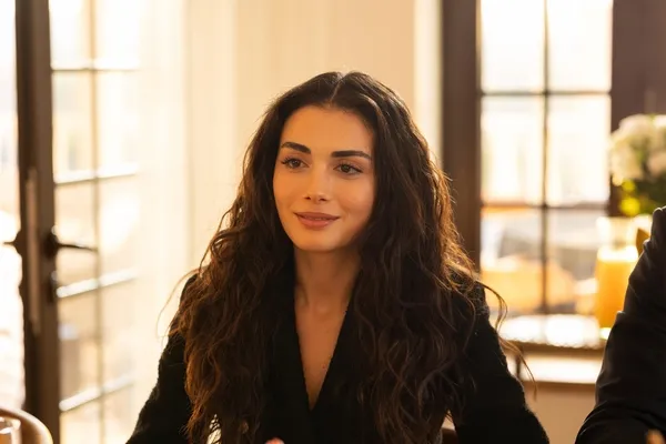 safir-12-bolum-fragmani-yayinlandi-yamanin-hayati-benim-yuzumden-tehlikeye-girebilir-1699957390900.jpg Safir 12. bölüm fragmanı yayınlandı: Yaman’ın hayatı benim yüzümden tehlikeye girebilir!-2