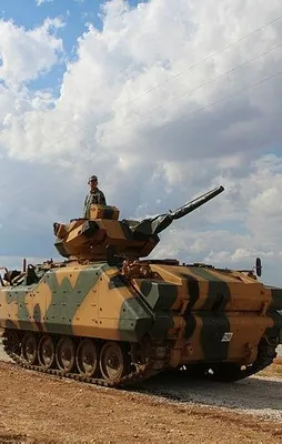 Mehmetçiğin namlusu teröristin ensesinde