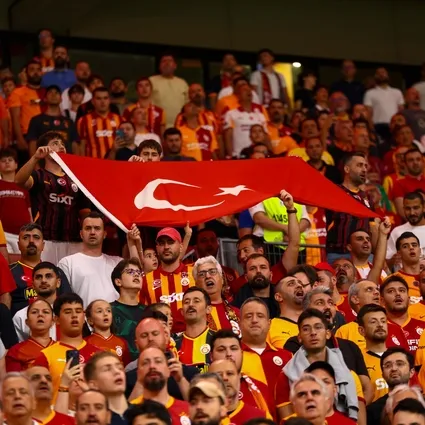Galatasaray tribünlerinde istifa sesleri! Çorum FK’nın golü sonrası taraftarlardan tepki yağdı
