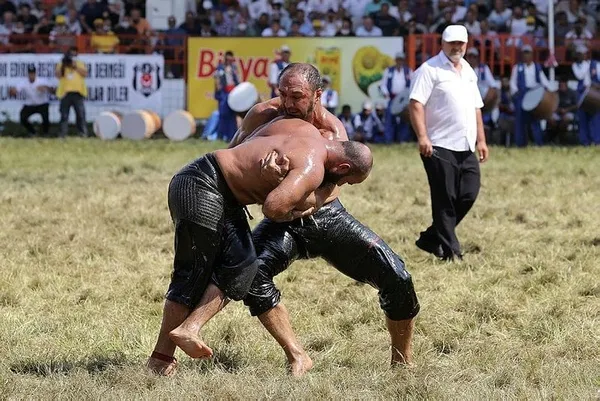 son-dakika-660-tarihi-kirkpinar-yagli-gureslerinde-baspehlivan-ali-gurbuz-oldu-1626018789371.jpeg Son dakika: 660. Tarihi Kırkpınar Yağlı Güreşleri'nde başpehlivan Ali Gürbüz oldu-3