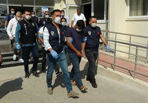 kardesi-oldurdugunu-itiraf-etmisti-irem-bahcenin-vuruldugu-tabanca-mahkemeye-getirildi-havlu-ve-tetik-1640878912650.jpeg Kardeşi öldürdüğünü itiraf etmişti! İrem Bahçe'nin vurulduğu tabanca mahkemeye getirildi: Havlu ve tetik...-3