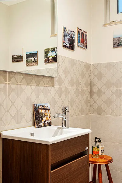 siyahlasmis-derz-aralari-paril-paril-olacak-yenilemenize-gerek-yok-tek-malzemeyle-kalici-beyazlik-saglayin-1700426252351.jpg Yenilemenize gerek yok; Siyahlaşmış derz araları parıl parıl olacak! İki malzemeyle kalıcı beyazlık sağlayın-4