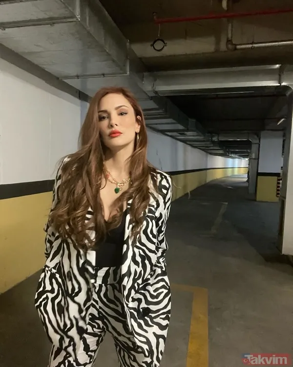 Mine Tugay’dan iddialı hareket! Eksi 45 derece kabine kendini kapatıp siyah mayosuyla koşturdu! Cesur paylaşımı sosyal medyayı salladı - 2