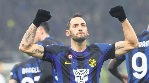 Hakan Çalhanoğlunun babasından sosyal medyada geliyoruz paylaşımı