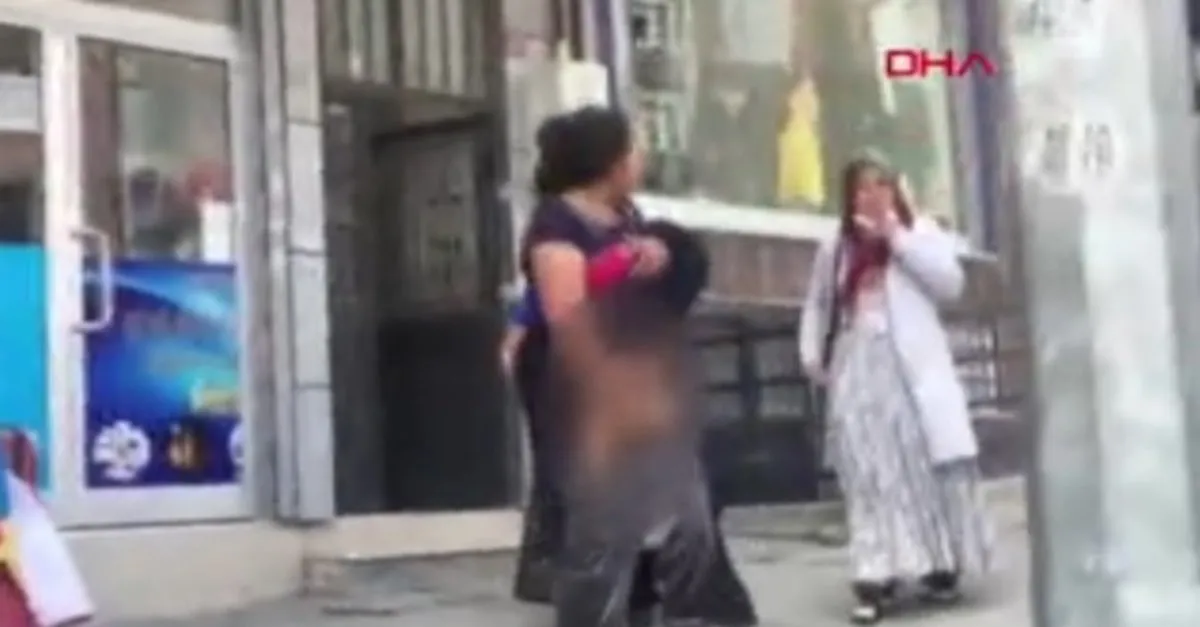 son dakika arnavutkoy polisten kurtulmak icin soyunan kadin hirsizlar kamerada