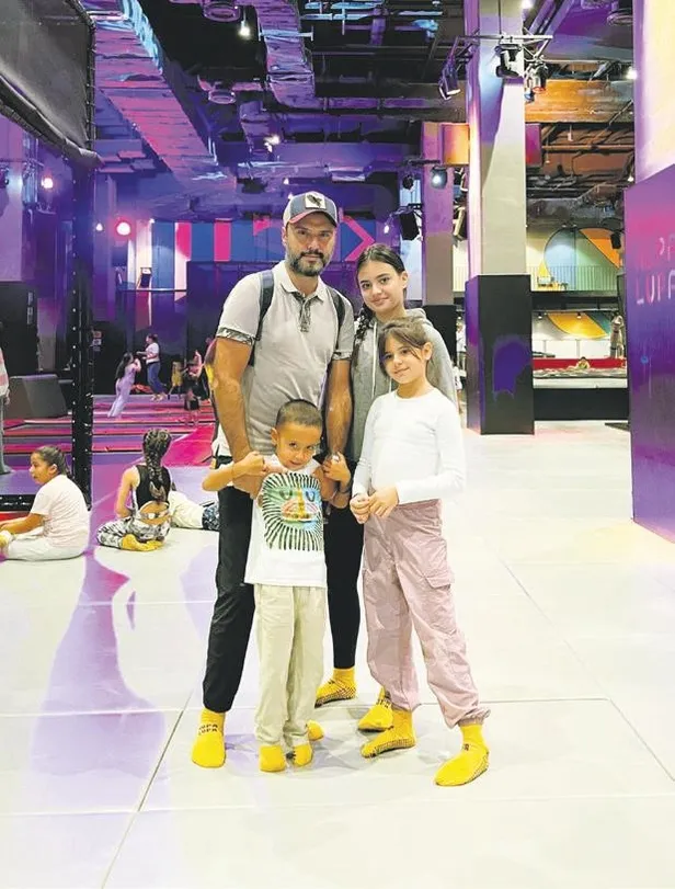 Ömür Gedik'in sahnede zor anları! Frikik vermemek için...-8