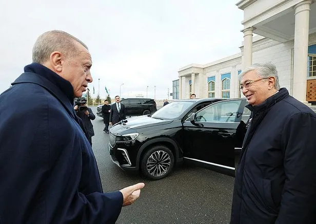 baskan-erdogan-kazakistan-cumhurbaskani-tokayeve-togg-hediye-etti-1699010769061.jpeg
