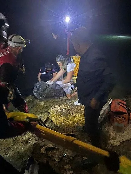 İzmir'de orman yangınına müdahale eden helikopter Tahtalı Barajı'na düştü! Aranan 3 kişiden acı haber geldi-3