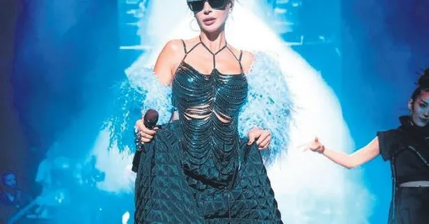 Hande Yener Akdeniz’i salladı