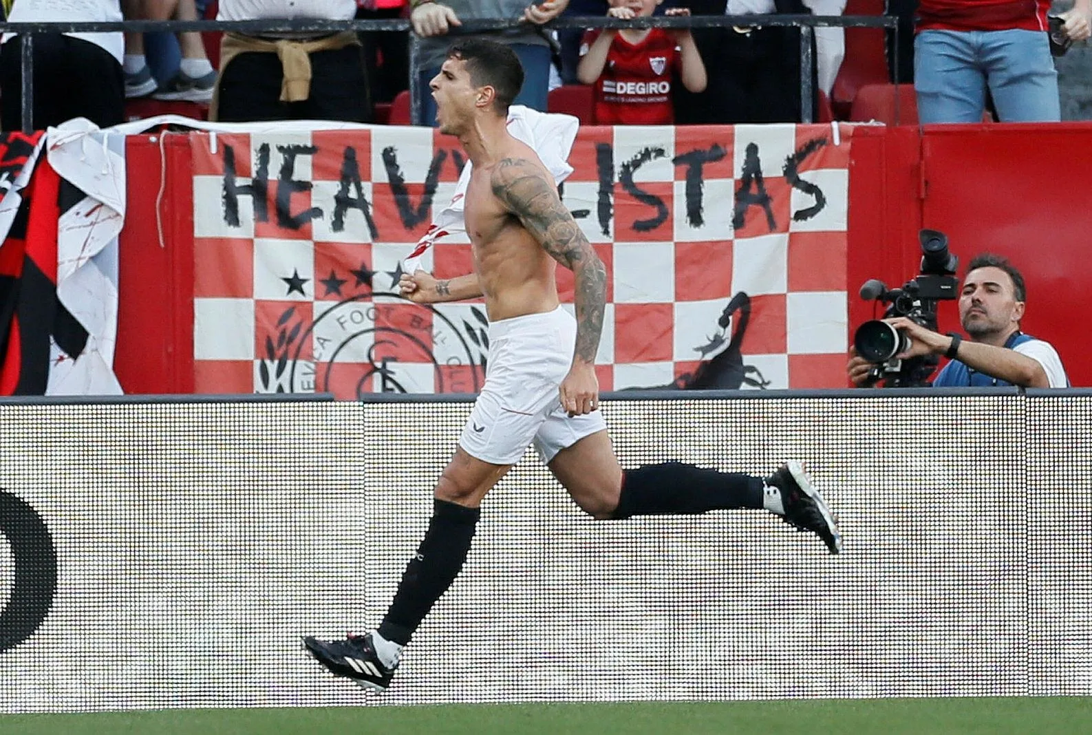 Sevilla geriden gelip kazandı!