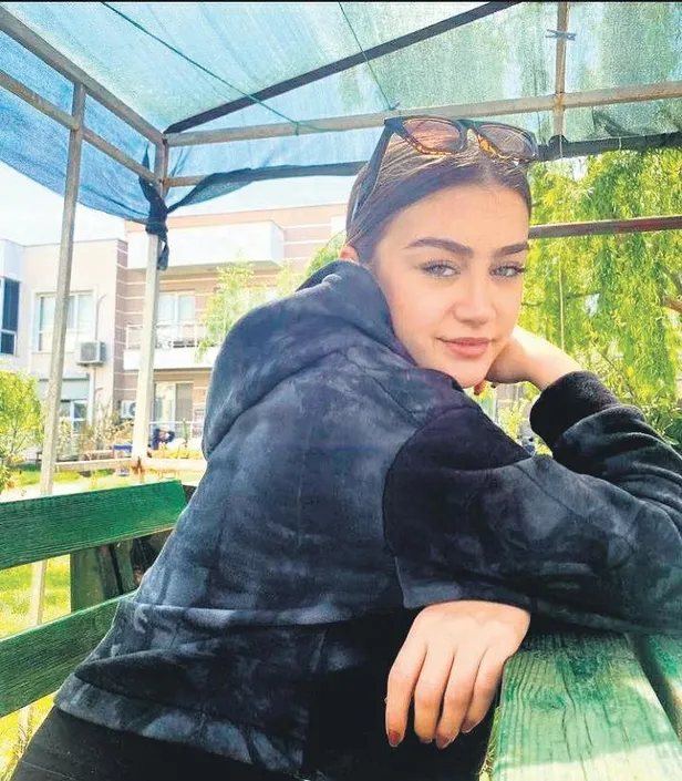 kiz-arkadasinin-ayriligini-yediremeyen-takintili-adam-genc-kadinin-luks-cipine-rujla-saldirdi-1650234039099.jpeg Kız arkadaşının ayrılığını yediremeyen takıntılı adam genç kadının lüks cipine rujla saldırdı-10