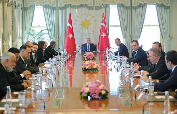 baskan-erdogan-cuma-namazi-cikisi-gundemi-degerlendirerek-yunanistana-sert-mesaj-verdi-1655506003325.jpeg Başkan Erdoğan cuma namazı çıkışı gündemi değerlendirerek, Yunanistan'a sert mesaj verdi-2