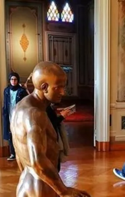 Rezil sergiye büyük tepki