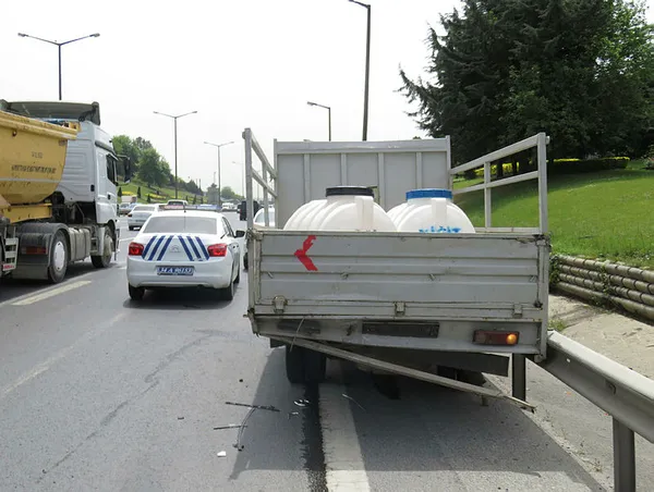 ak-parti-bursa-milletvekili-atilla-odunc-trafik-kazasi-gecirdi-1589979496645.jpg AK Parti Bursa milletvekili Atilla Ödünç trafik kazası geçirdi-1