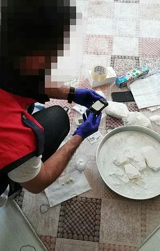 Son dakika: 20 kilo kokain ele geçirilen operasyon anı kamerada