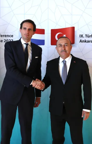 Dışişleri Bakanı Mevlüt Çavuşoğlu Hollandalı mevkidaşıyla ortak basın toplantısı düzenledi: Somut adımların atılması lazım