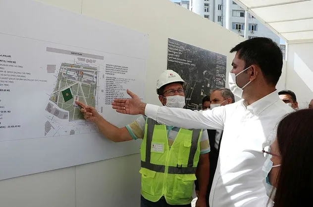 Çevre ve Şehircilik Bakanı Kurum, Gaziantep'te yapımı süren millet bahçesinde incelemelerde bulundu