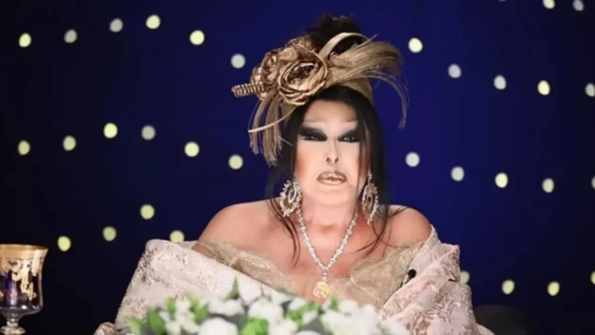 Diva için özel servis! Bülent Ersoy'a antrikotu şefler elleriyle yedirdi: Altın sarısı lüks aracı gündem oldu