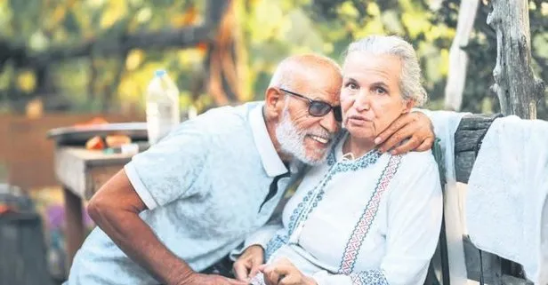 Eşsiz vefa! Köye yerleşip Alzheimer hastası eşine hayatını adadı