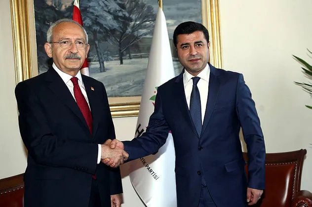 CHP lideri Kemal Kılıçdaroğlu'na adaylık golü! Destek beklediği Selahattin Demirtaş adaylığa göz kırptı