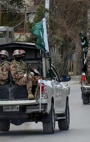 Pakistan'da devriye gezen askerlere silahlı saldırı: 2 asker öldü