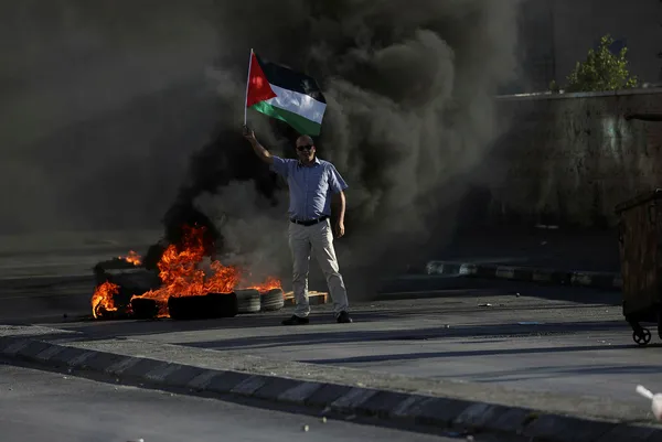 israil-polisinden-kuduste-filistinlilere-mudahale-33-yarali-1623786889183.jpg İsrail polisi Kudüs’te Filistinlilere saldırdı: 33 yaralı-3