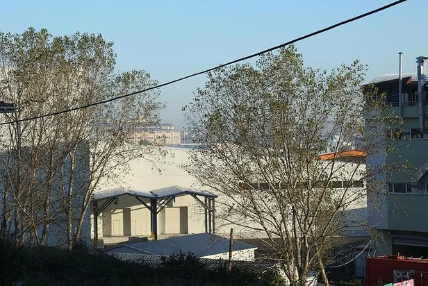 halk-ekmegi-rezilliginin-goruntulenmesini-istemeyen-chpli-ibb-careyi-perde-asmakta-buldu-1666631927281.jpeg Halk ekmeği rezilliğinin görüntülenmesini istemeyen CHP’li İBB çareyi perde asmakta buldu-3